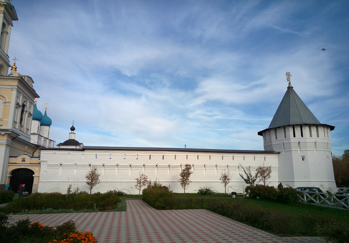 Церковь Трех Святителей Великих в Высоцком монастыре